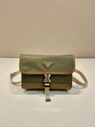 No.57290    2ZH108    18*14*3cm   Mini Postman Bag