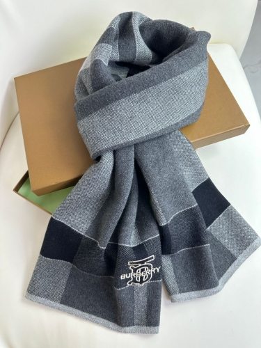 No.91520    2024.9.22  Burberry  TB cashmere plaid scarf 100% imported knitted cashmere 180*32cm