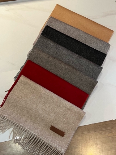 No.91537    2024.9.22    LV Double sided cashmere scarf Mongolian Plateau Fine Cashmere 180*35cm