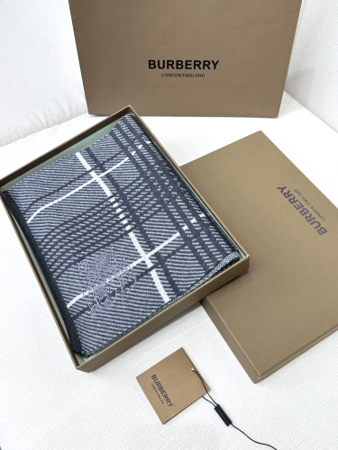 No.91526    2024.9.22  Burberry TB cashmere grid pattern 100% imported knitted cashmere 180*32cm