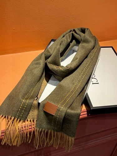 No.91573    2024.9.22   GUCCI Paris Fashion Show  Double sided cashmere scarf 180*35cm