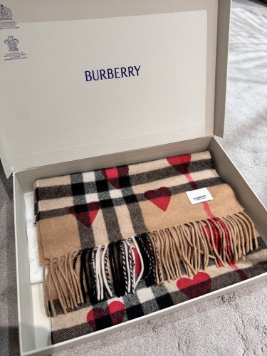 No.91576    2024.9.22   burberry Classic heart-shaped plaid scarf