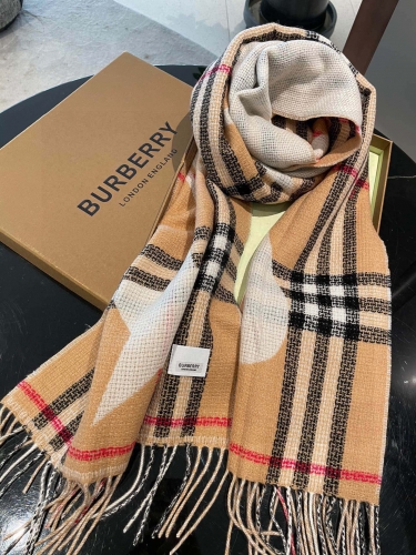 No.91603    2024.9.22    Burberry Wool cashmere blend scarf 205*40cm