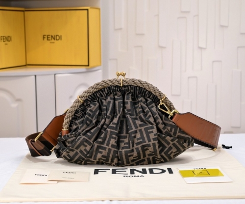 No.58716 7739 Fendi Shell 42-21-15cm