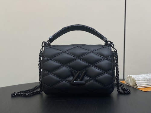 No.57335      M11374   23*16*10cm   Black Warrior full leather diamond grid chain bag series GO-14 Teist medium-sized handbag Sheep leather