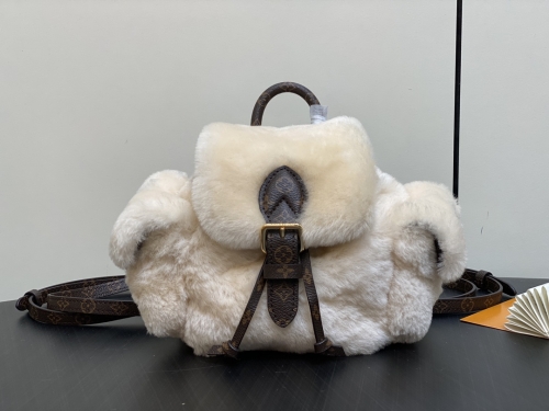 No.57403    M11919     16.5*13*25cm   Ski series Nano Teddy backpack Wool leather paired with Monogram canvas