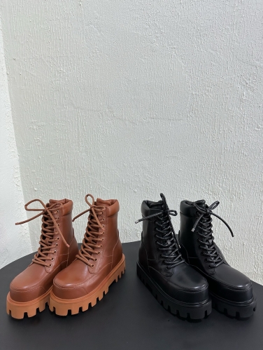 No.65203     AlexanderMcQueen Lace up short boots Nappa leather upper+serrated rubber outsole 35-44