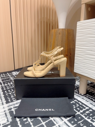 No.65230    Chanel Love Chain Sandals Imported lambskin fabric Flat bottom/5cm/8.5cm Size:35-39  2025/3