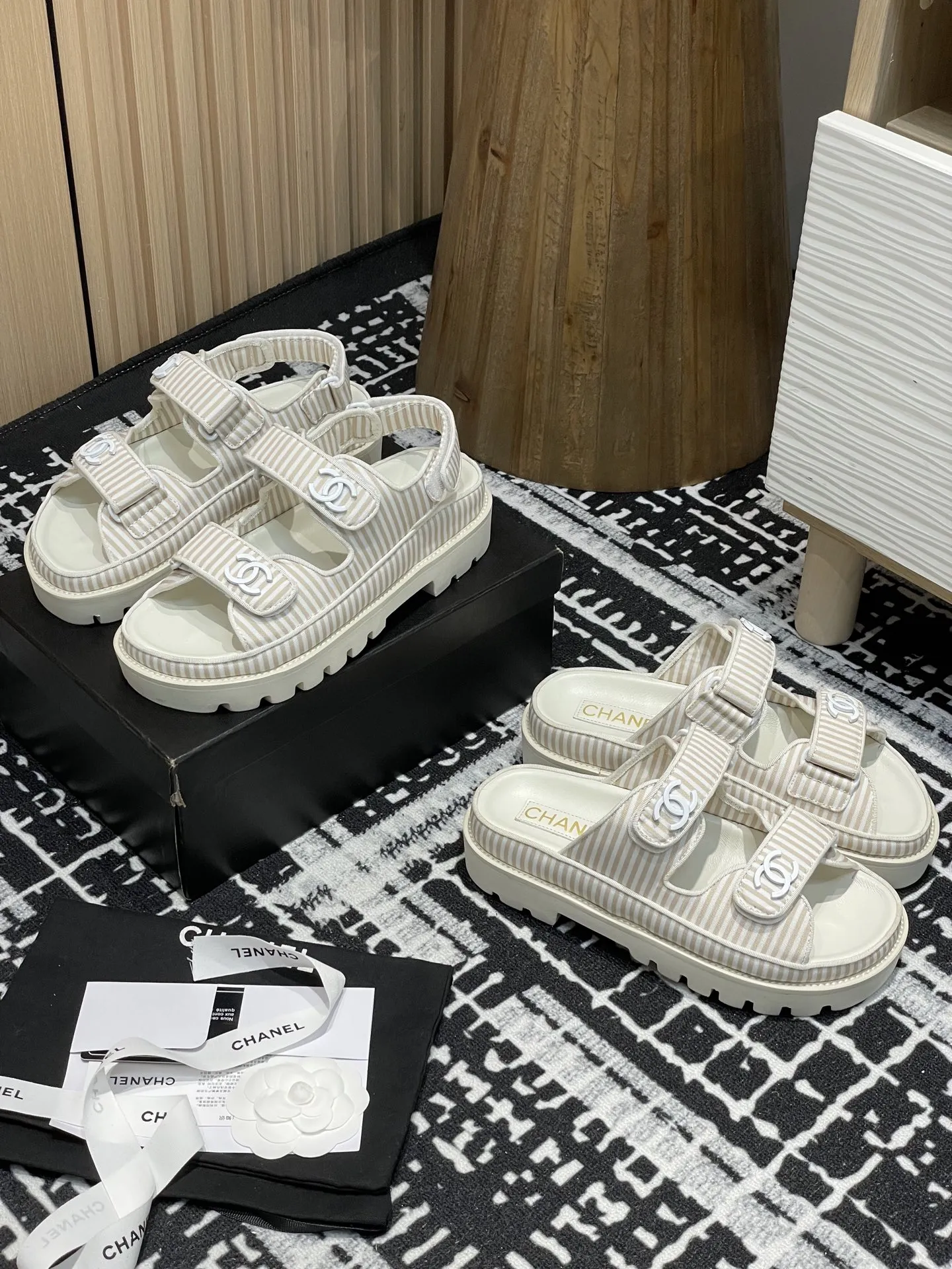 No.65250    Chanel Velcro striped sponge bottom beach sandals, thick soled sandals Original fabric Size：35-41 2025/3