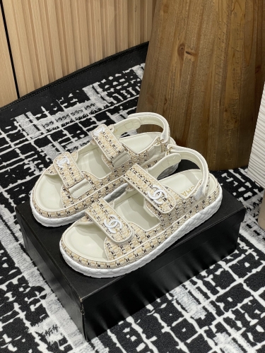 No.65255    Chanel Velcro woven surface beach sandals Woven sheepskin edging Size：35-41 2025/3