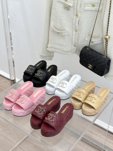 No.65323    Chanel Lingge Thick Bottom Sponge Cake Chain Double C Slippers Imported lambskin Size: 35-41 2025/3