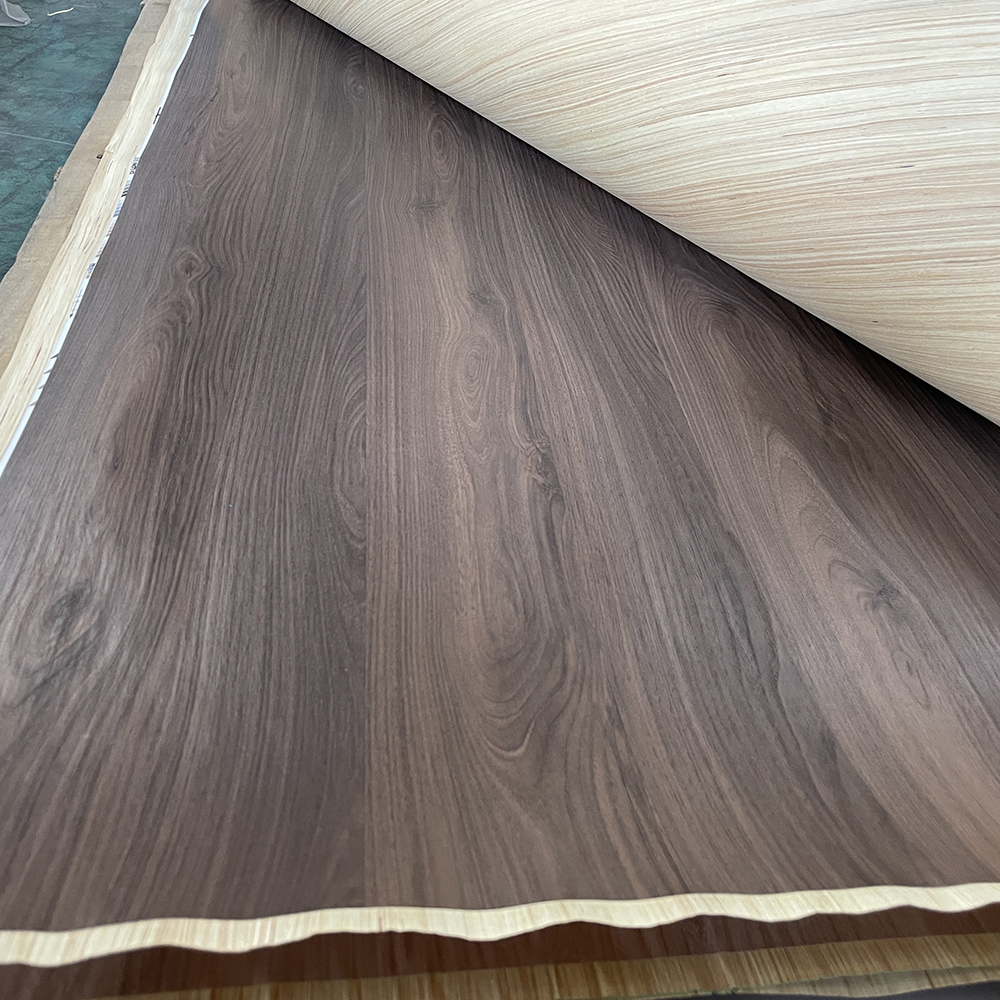 What is the definition of synchronous wood grain?