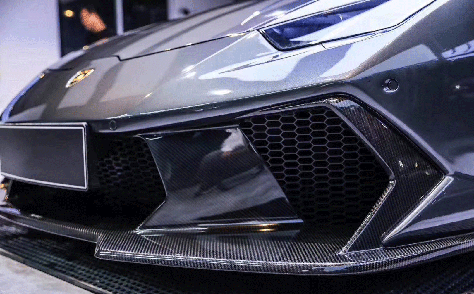 VORSTEINER HALF CARBON FIBER FRONTBUMPER FOR HURACAN LP610