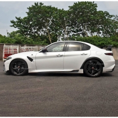 GTAM Style Dry Carbon Fiber Side Skirt For Alfa Romeo Giulia Quadrifoglio 2016-2023
