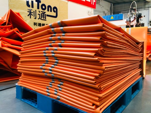 PVC Tarpaulin Orange Water Filled Flood Barrier for Irrigation