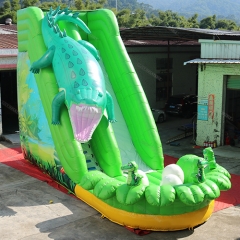 Tobogán inflable de cocodrilo