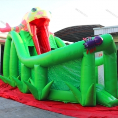 Diapositiva inflable de lagarto