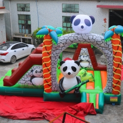 Castillos saltarines de panda con tobogán