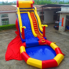 Tobogán inflable grande al aire libre con piscina