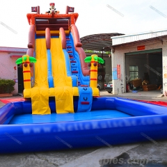 Diapositiva pirata inflable con piscina