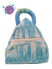 penuins with iceberg bag