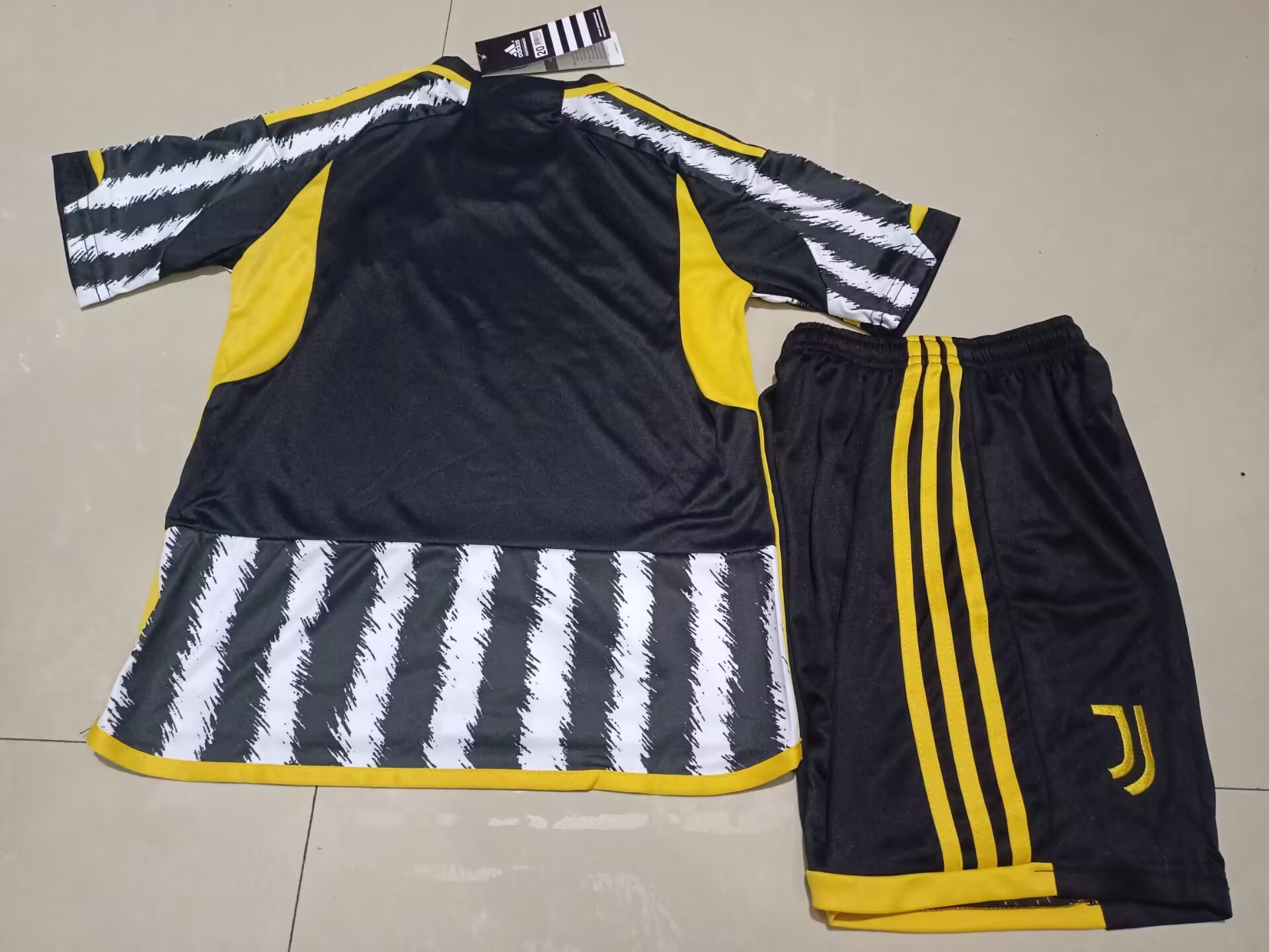 2223 Juventus home kids + socks