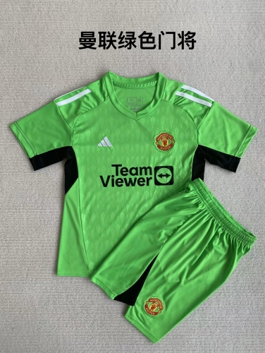 23-24 Manchester United Green Goalkeeper KIDS+Adult Set