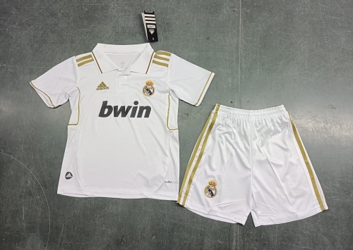 11-12 Real Madrid home kids, please note that socks can only be used for the new season or the same color