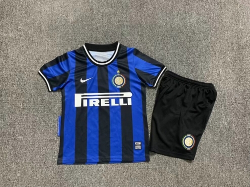 09-10 Inter Milan home court, please note that socks may need to be delivered for the new season or similar brand colors