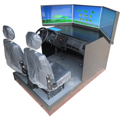 Simulador de direção de carro padrão (três telas) Equipamento didático Equipamento de educação profissional Equipamento de treinamento automotivo