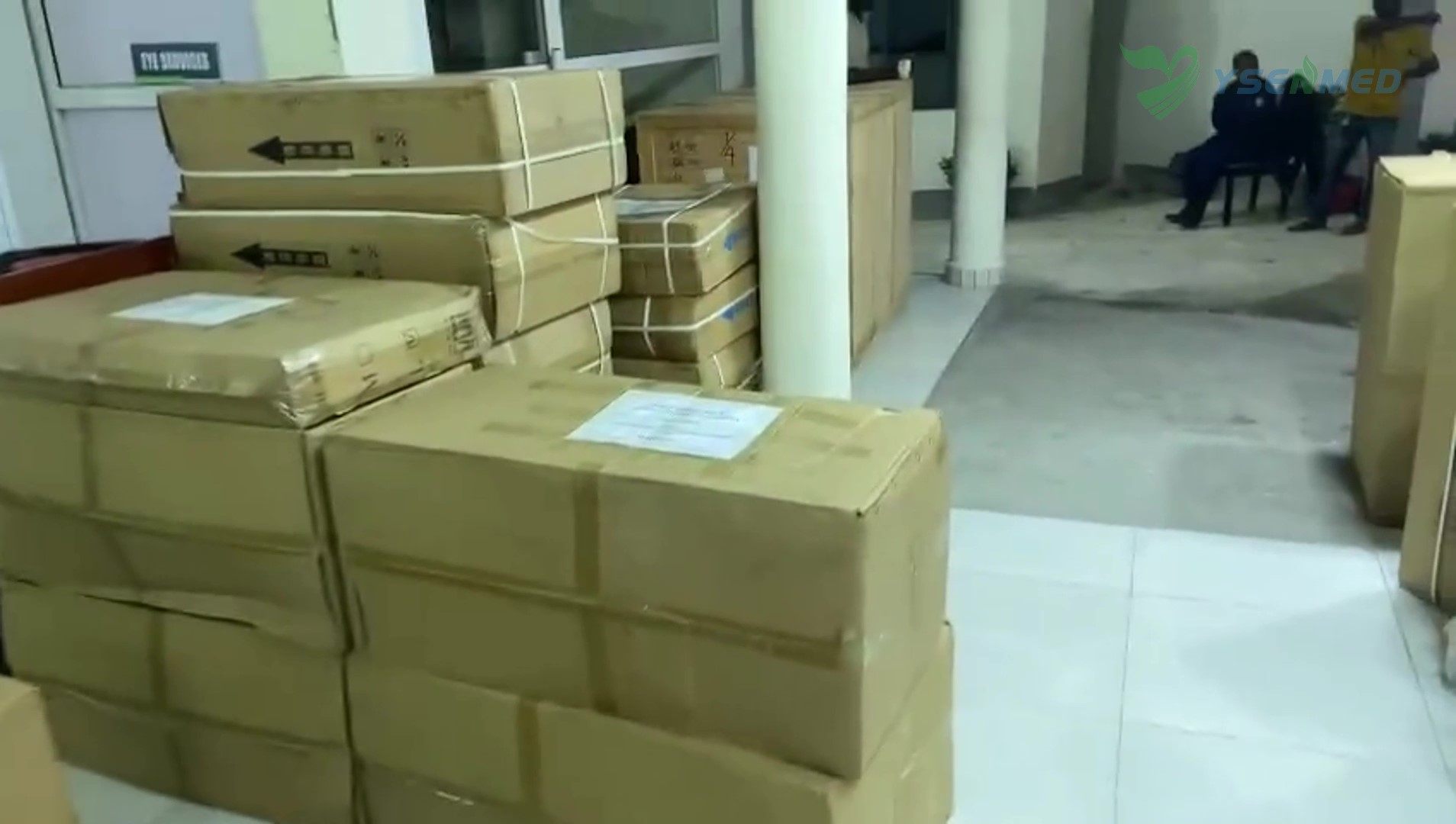 Un conteneur de 40 pieds contenant du matériel médical fourni par YSENMED est arrivé dans un hôpital en Tanzanie.