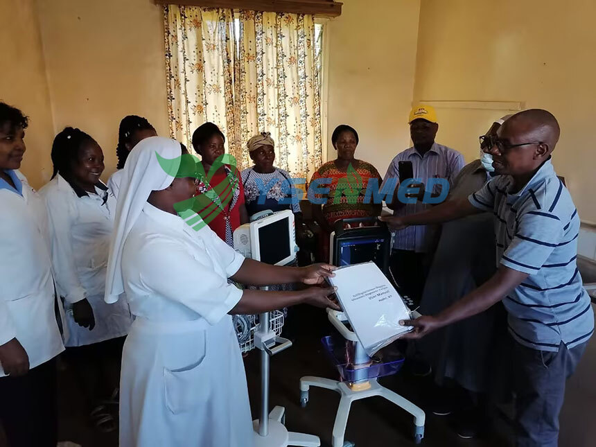 Entrega de un ecógrafo portátil a color fiable (YSB-M5) a un hospital en Kenia