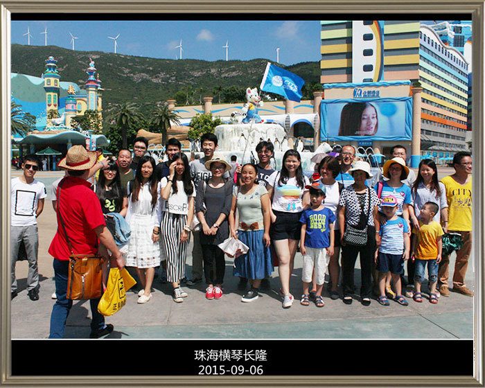 Yueshen家族访问中国朱海市的Chime-Long Ocean Kingdom，2015年