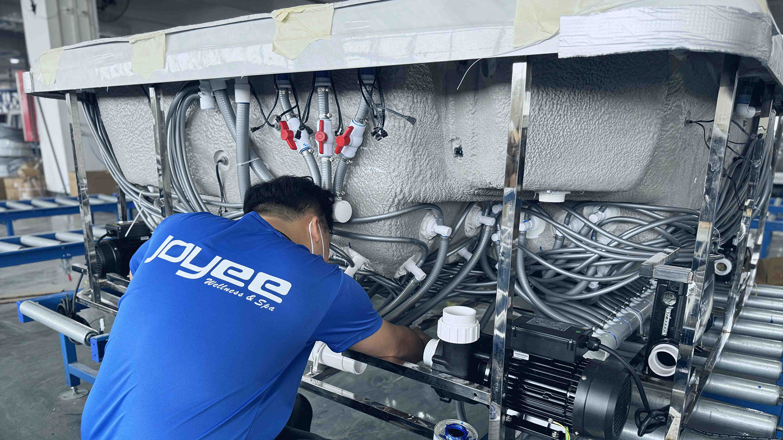 JOYEE forming hot tub.