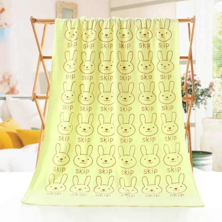 Rabbit\'s head is light yellow