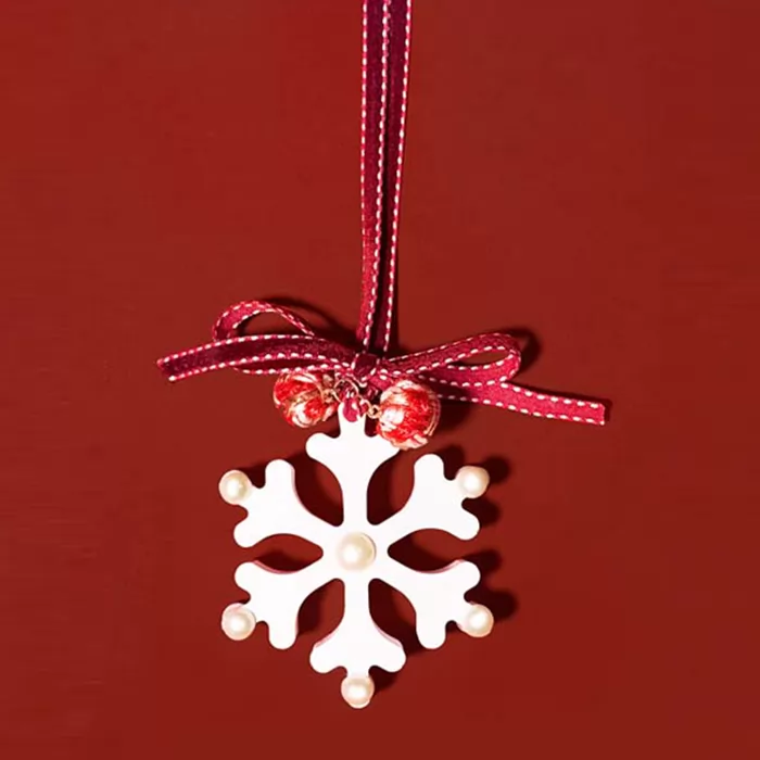 Christmas car perfume pendant, car rearview mirror, aromatherapy snowflake pendant