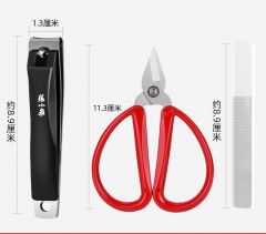 Medium red broad-headed nail clippers with curved edge