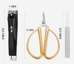 Medium size gold nail clippers with curved tip