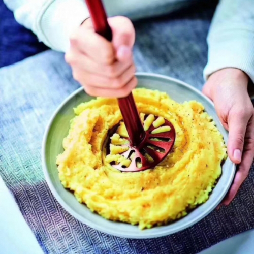 Squeeze the paste bar, wine enzyme, mashed potatoes, mashed pumpkin, fried eggs, magic egg ring