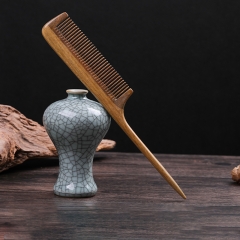 Pointed tail comb