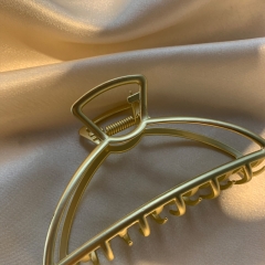 Gold semicircle hairpin