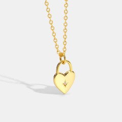 Minimalism heart shape lock pendant with diamont central necklace