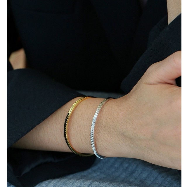 Minimalist Grosgrain shape cuff bracelet in 14k gold plating brass