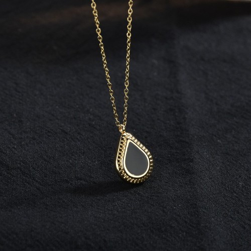 Gold and black resin pear drop necklace in stainless steel