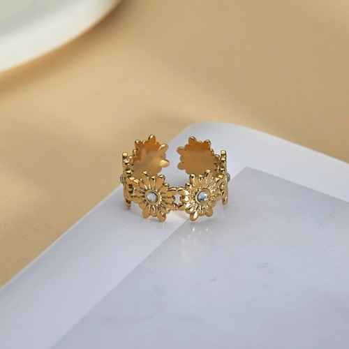 Opening daisy flower ring in gold plating stainless steel