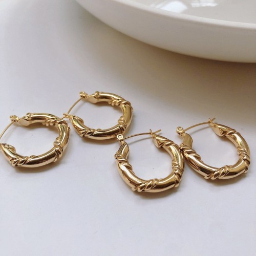 Rope line on hoop earrings in gold plating stainless steel
