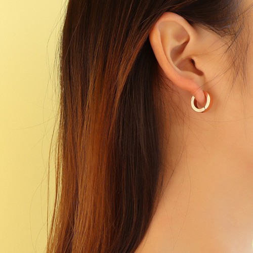 Mini minimalist huggie hoop earrings in gold plating stainless steel