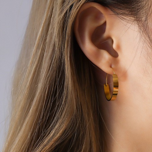 Minimalist hoop earrings in gold plated stainless steel