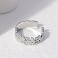 Trendy Feather Stainless Steel Opening Adjustable ring / Bague réglable en acier inoxydable