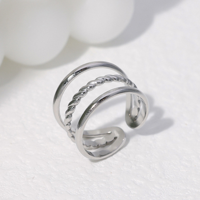Stainless Steel Adjustable Three Layer Twisted Open ring / Bague réglable en acier inoxydable